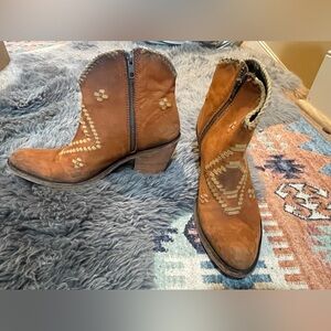 Liberty Black distressed booty